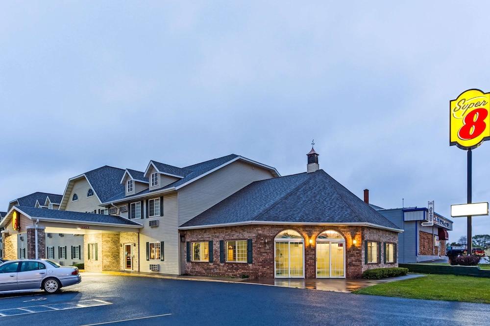 Hotel Super 8 By Wyndham Reedsburg Exteriér fotografie