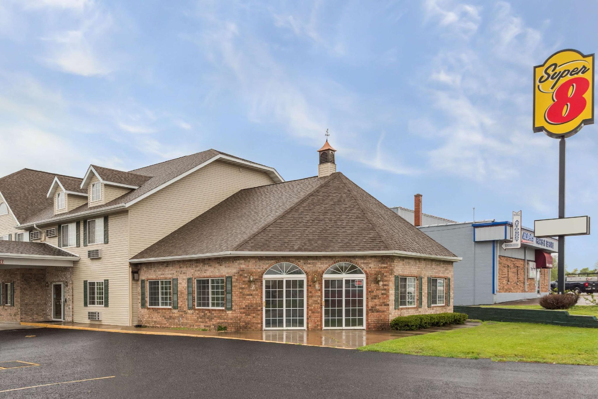 Hotel Super 8 By Wyndham Reedsburg Exteriér fotografie