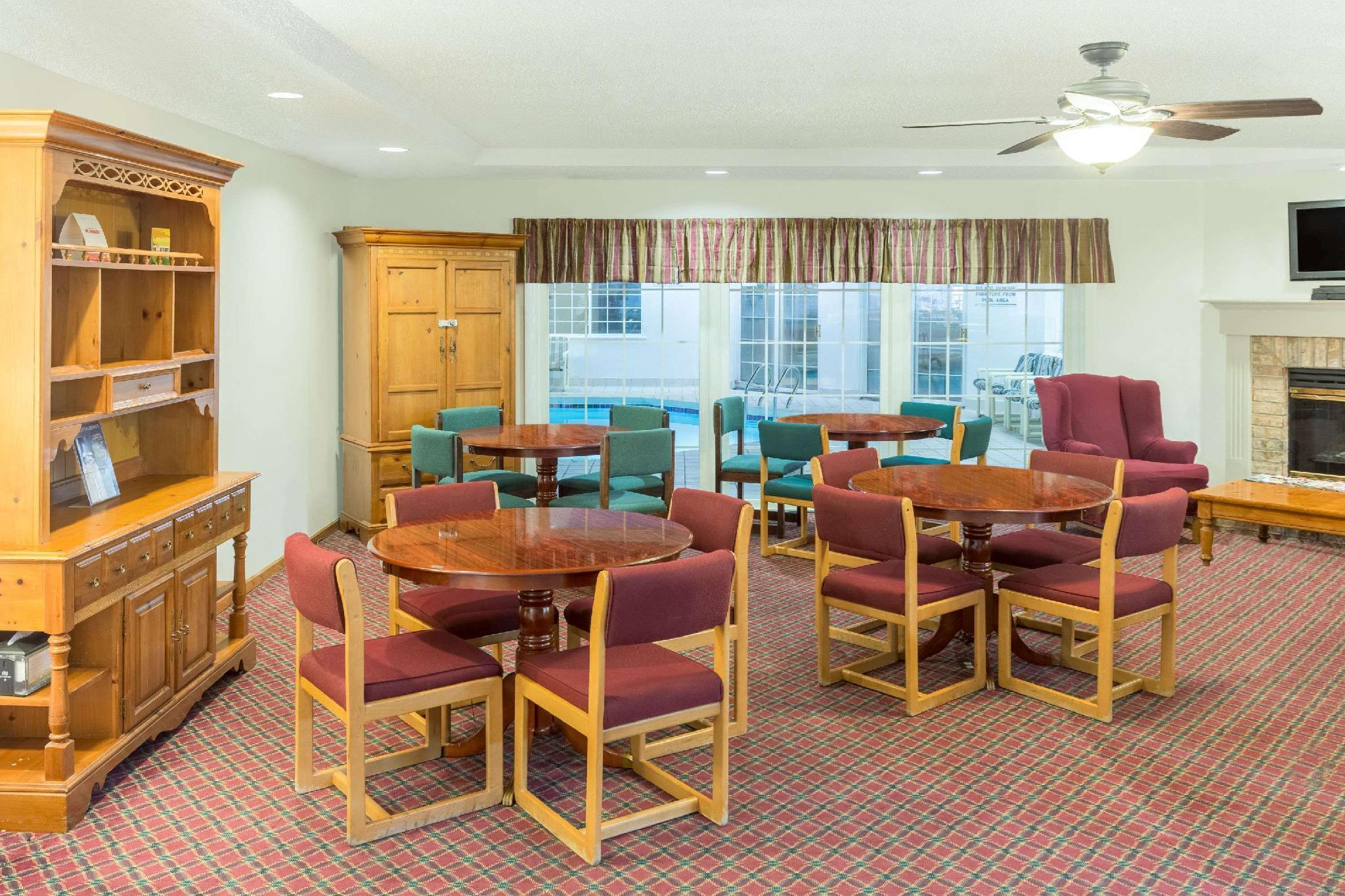 Hotel Super 8 By Wyndham Reedsburg Exteriér fotografie