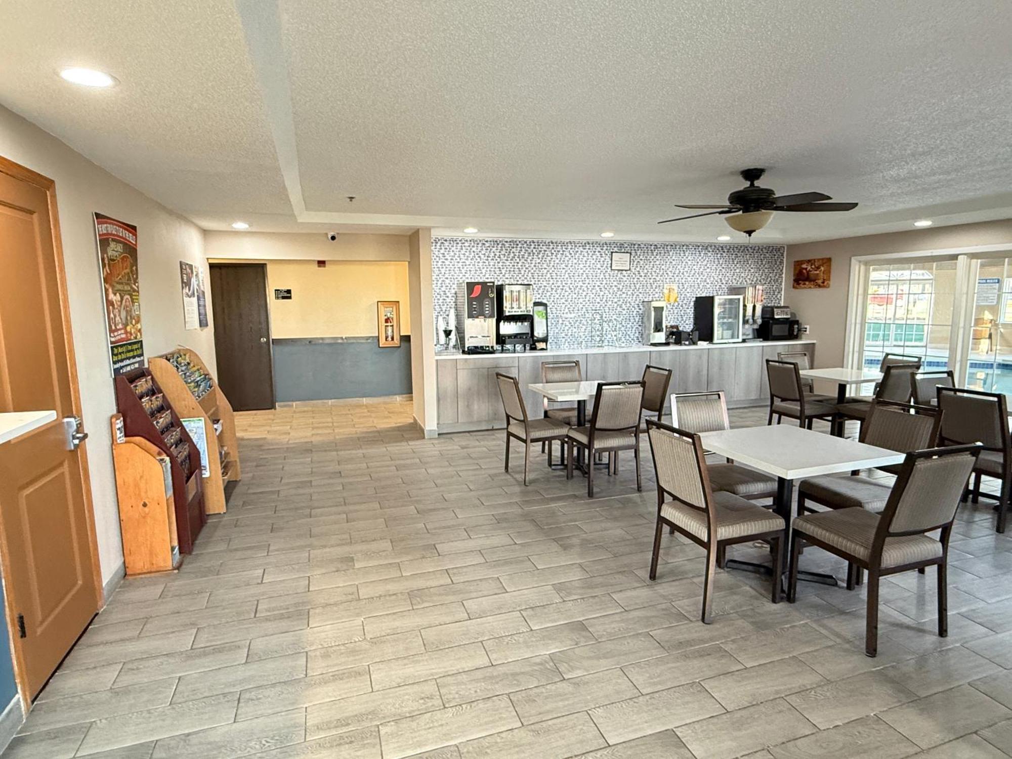 Hotel Super 8 By Wyndham Reedsburg Exteriér fotografie