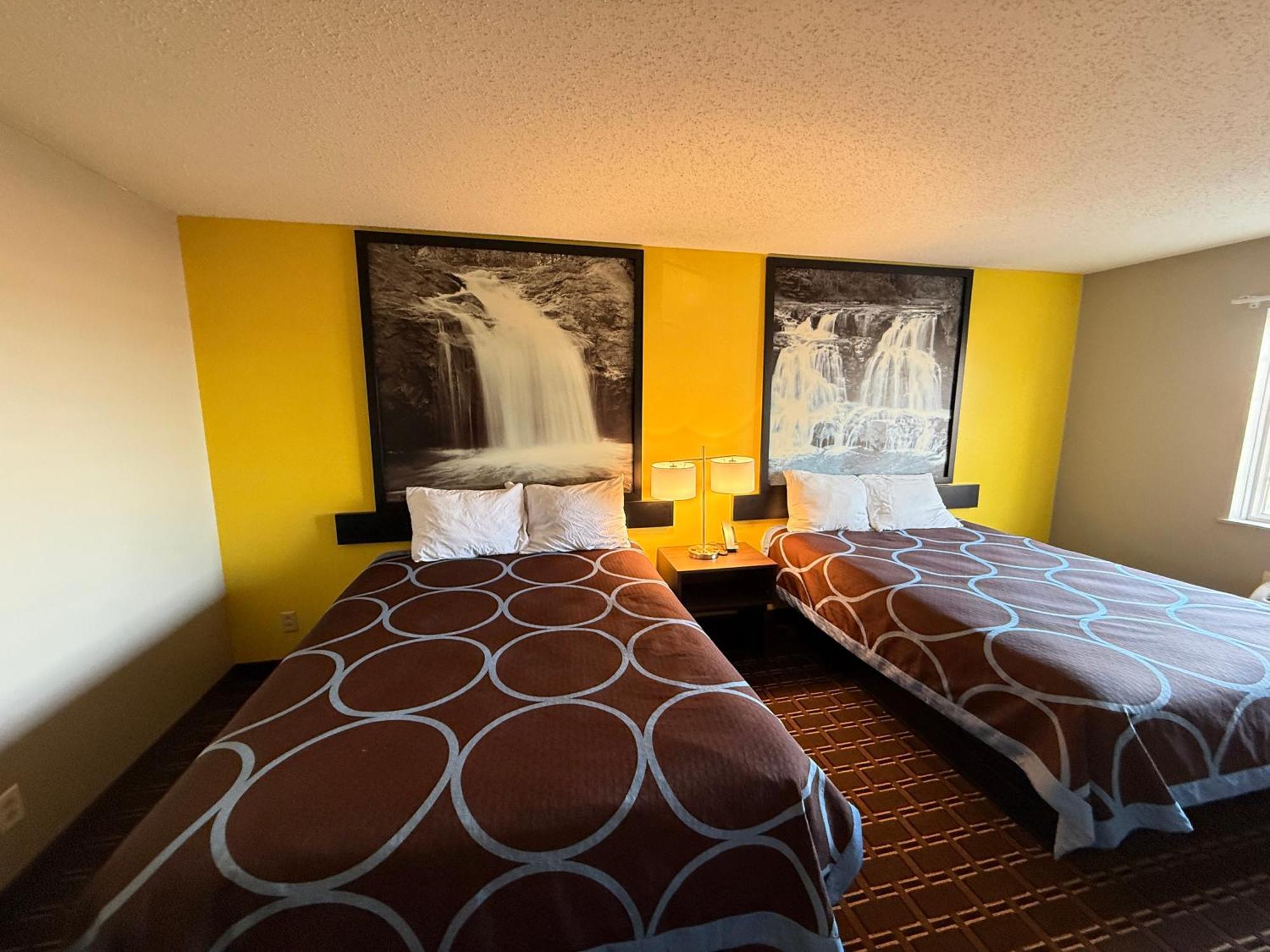 Hotel Super 8 By Wyndham Reedsburg Exteriér fotografie