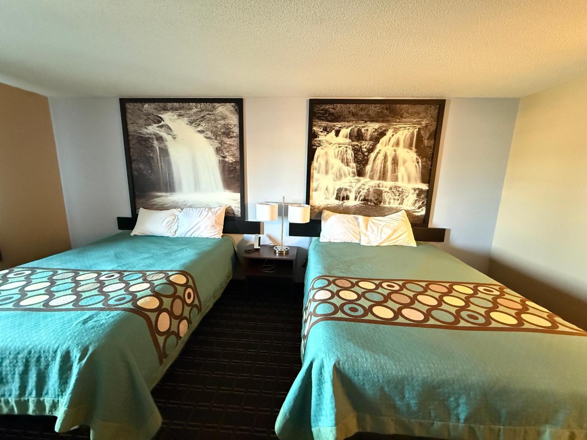 Hotel Super 8 By Wyndham Reedsburg Exteriér fotografie