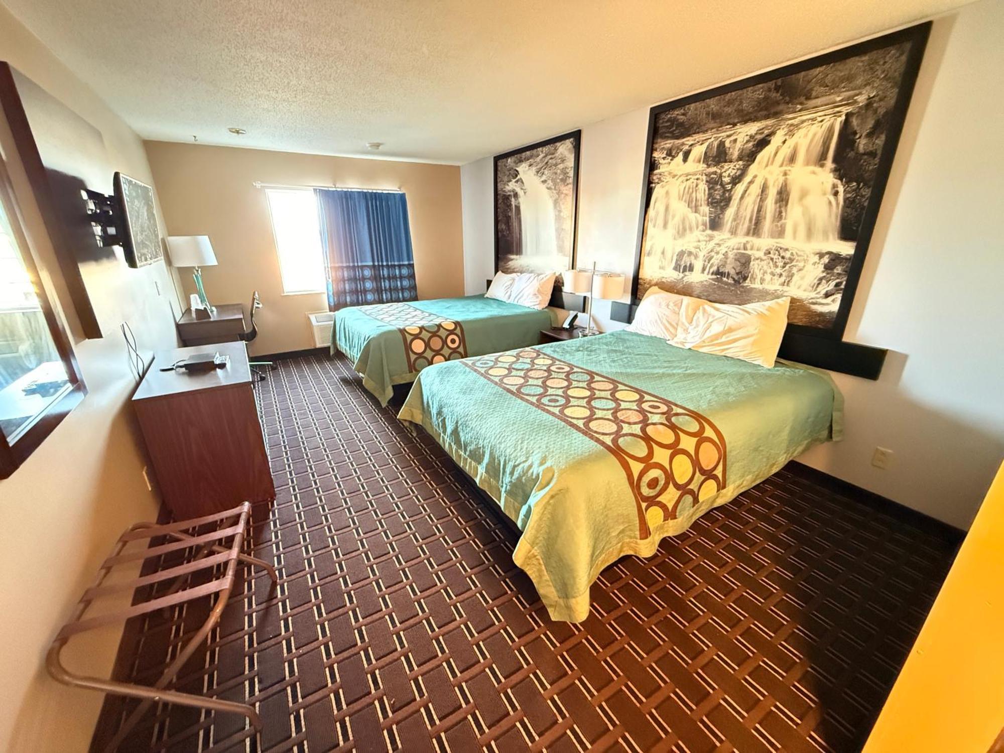 Hotel Super 8 By Wyndham Reedsburg Exteriér fotografie