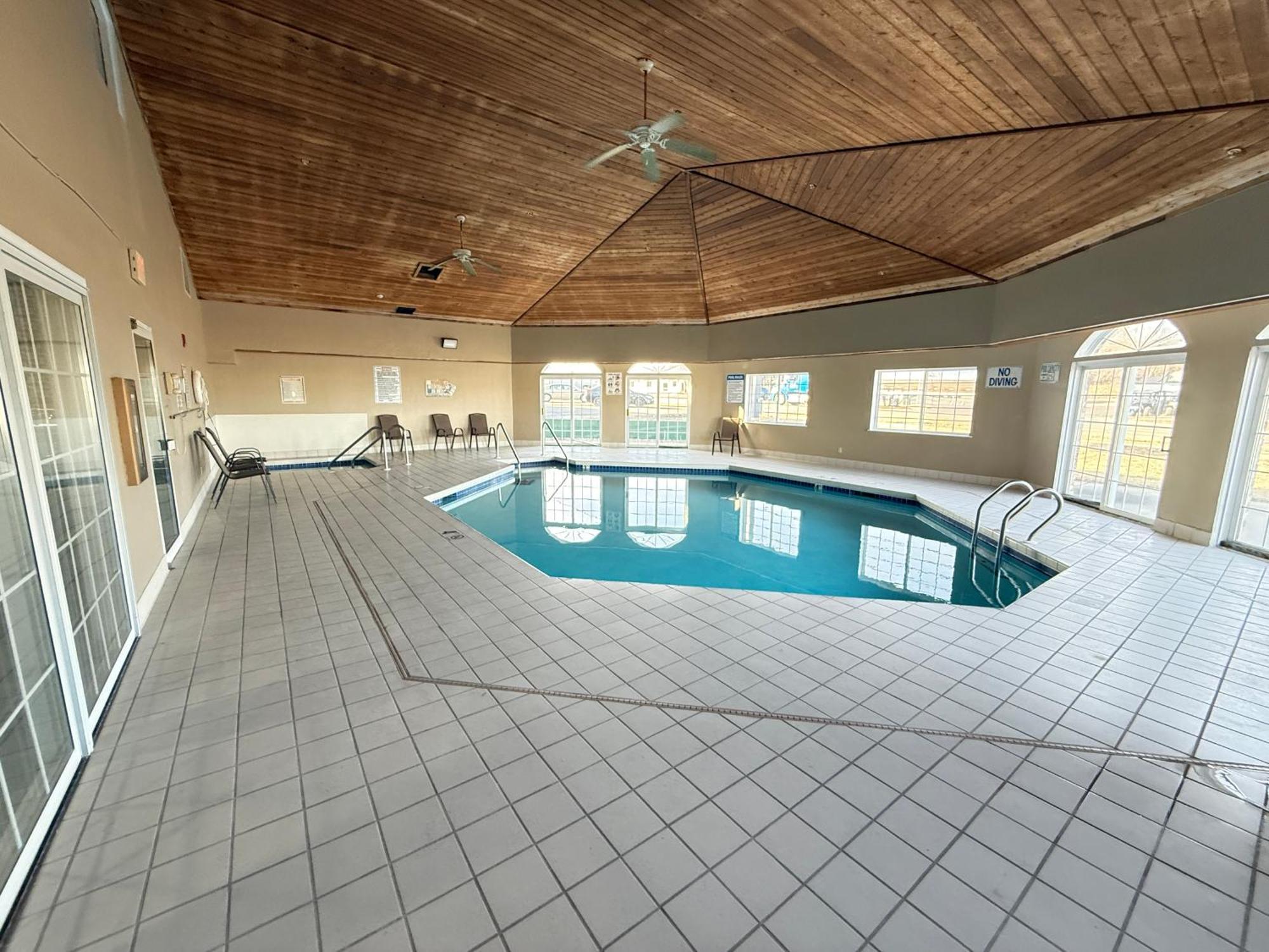 Hotel Super 8 By Wyndham Reedsburg Exteriér fotografie