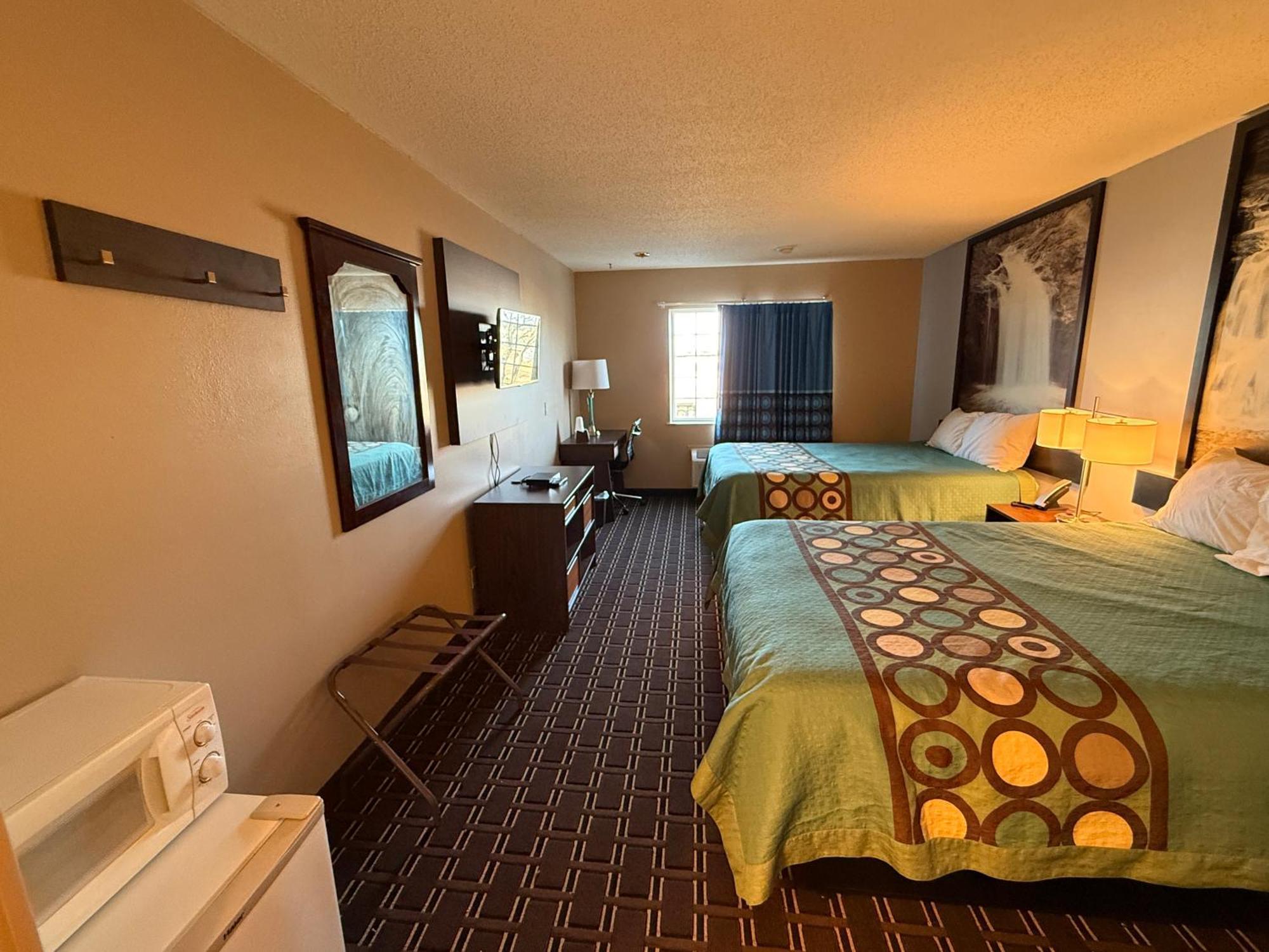 Hotel Super 8 By Wyndham Reedsburg Exteriér fotografie